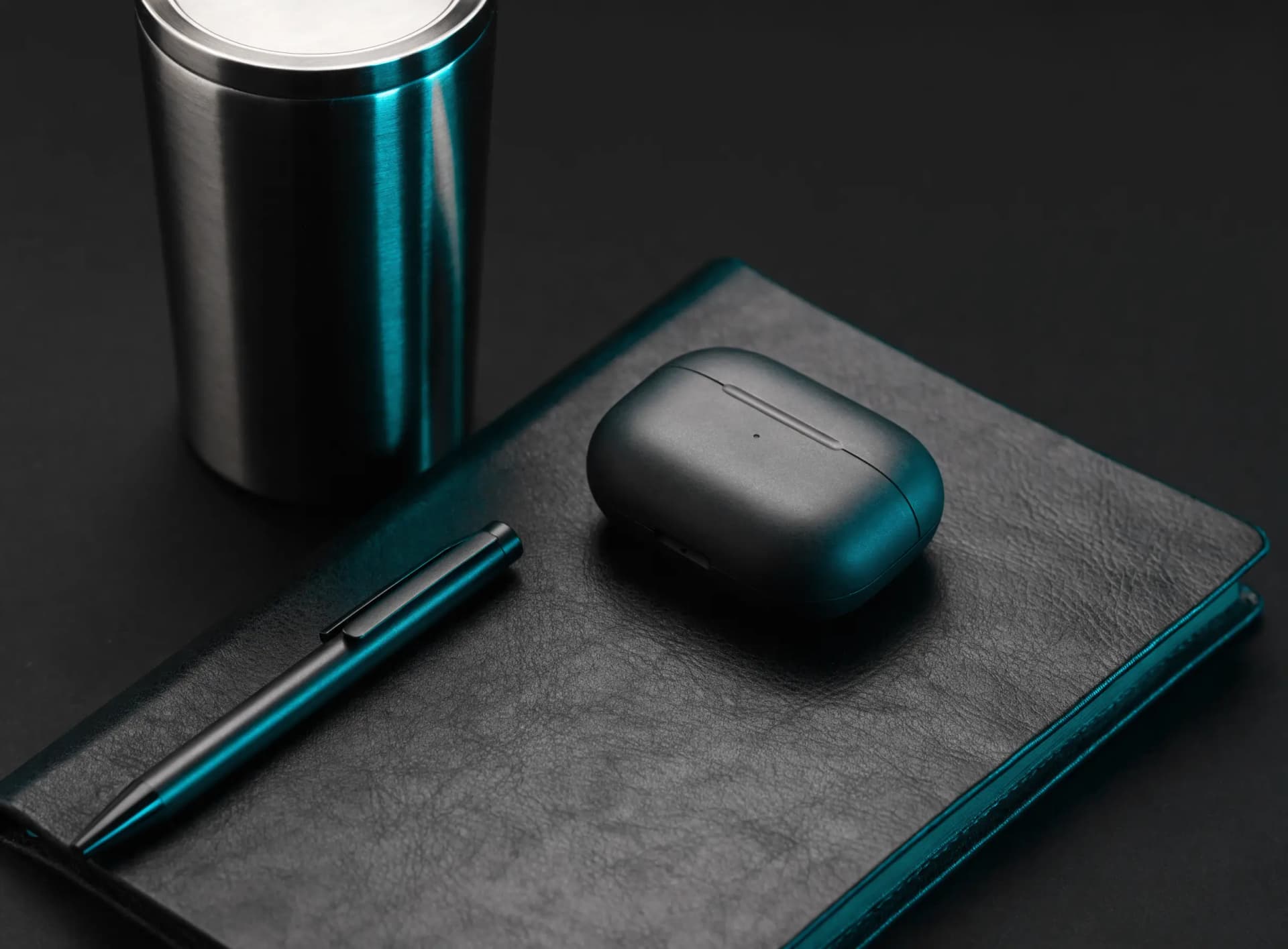 Kit ejecutivo: Drinkware premium, libreta y accesorio tech para equipos directivos.